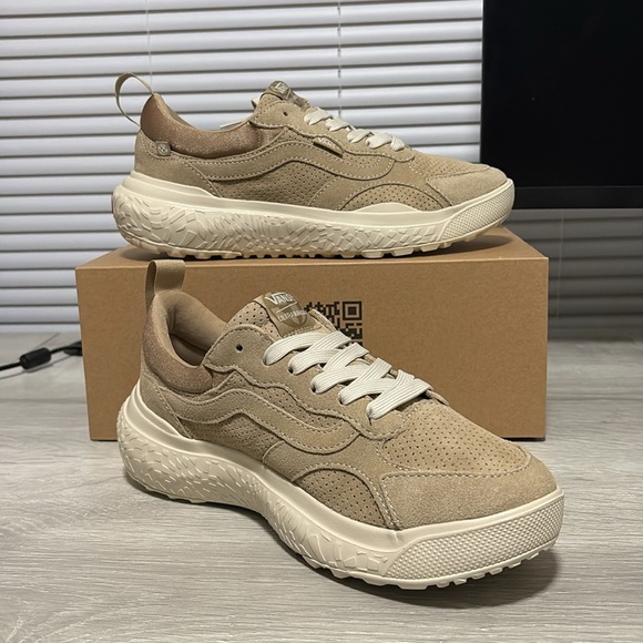 NWT Women's Vans UltraRange Neo VR3 Shoes - VN000CWESQ7 - Picture 11 of 11